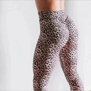 ZYIA Active Scrunchy What Leopard Brilliant Leggings 4
